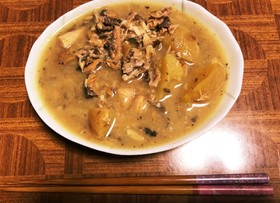 鯖味噌煮缶とリンゴ煮込み