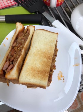 もやしのピリ辛サンドイッチ