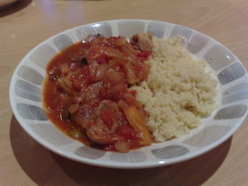 チキンのトマト煮。モロッコ風でクスクスと