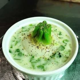 ベーコンと丸ごと小カブのクリーム煮