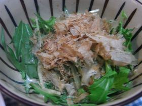 水菜とかつお節のサラダ