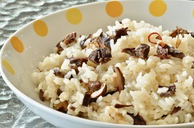 塩とお米だけで作る缶詰ピラフ