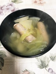 簡単☆カブとソーセージのコンソメスープの写真