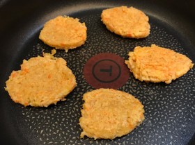 離乳食中期☆コーンフレークと薩摩芋おやき