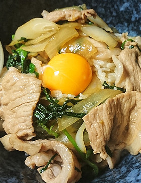 大満足♪豚バラとニラの丼
