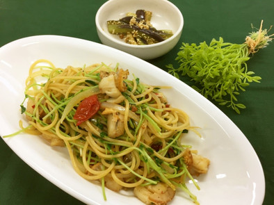 帆立と豆苗のスパゲティ（健康食）の写真