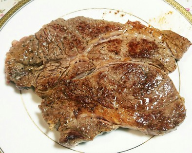 牛肩ロースのバター醤油風味ステーキの写真