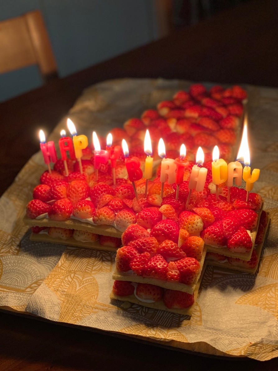 4歳の誕生日ケーキの画像