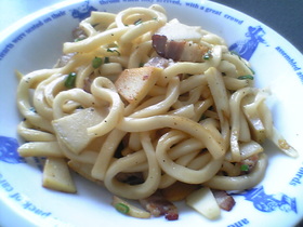 タケノコとベーコンのバター醤油焼きうどん