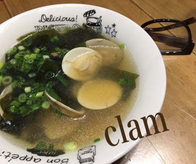 ハマグリとわかめのスープの写真