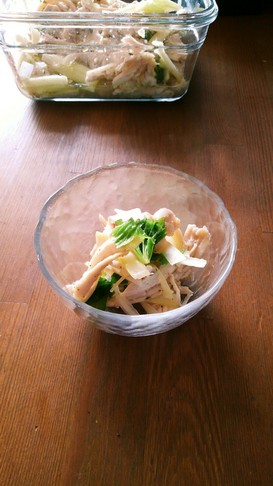 セロリと鶏胸肉の簡単サラダ