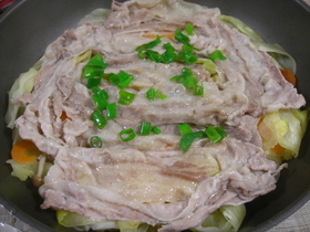 簡単☆フライパン1つで豚肉野菜蒸し♪
