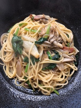 舞茸とほうれん草のパスタ、バター醤油味