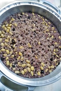 無水鍋で大豆雑穀黒米入り玄米