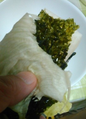 レタス&韓国のりで焼き餅を包んで食べる