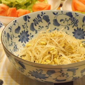 箸がとまらない!黒胡椒のもやしナムル