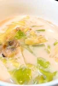 石狩鍋風♪魚介とキャベツの豆乳スープ