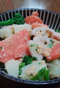 鮭と緑黄色野菜のコロコロポテトサラダ