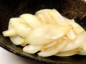 シンプルが美味しい♡新玉ねぎのソテー