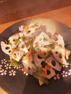 栄養抜群!れんこんと茎わかめのきんぴら