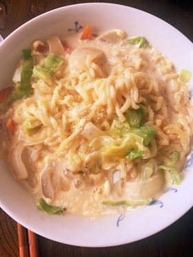 レンジインスタントラーメンカルボナーラ風