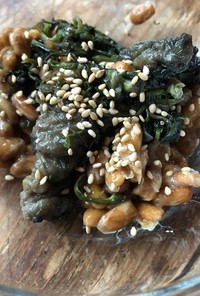 納豆とセリの油炒めの和え物