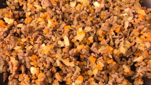 離乳食後期 にんじんと玉ねぎ牛そぼろ レシピ 作り方 By にゃす クックパッド