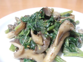 明日葉と舞茸のマヨ粒マスタード炒め