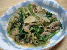 生の高菜と豚のにんにく醤油炒め