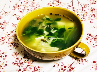 豆腐と豆苗の簡単中華スープの写真