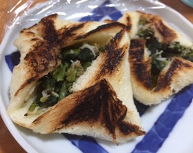 野沢菜とじゃこ、食パンで簡単おやき風