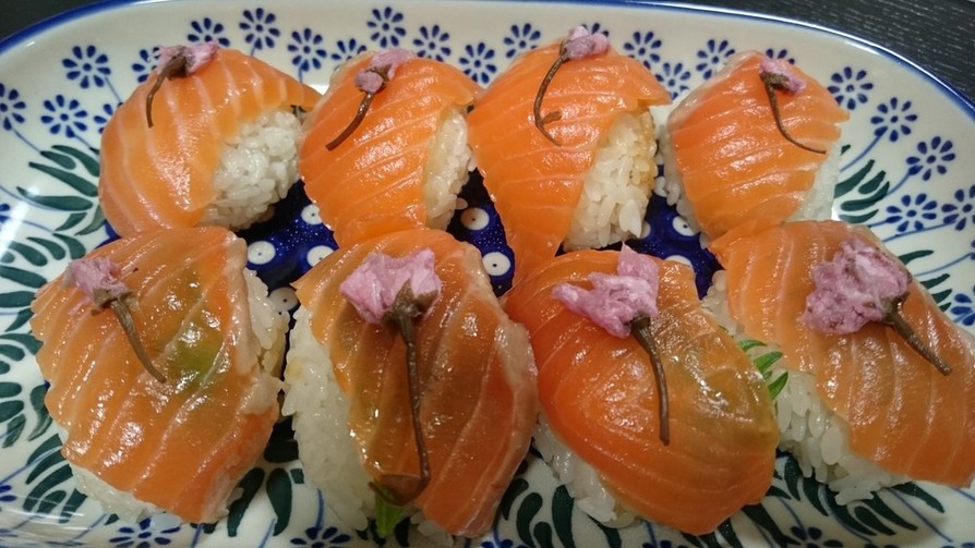 桜手まり寿司の画像