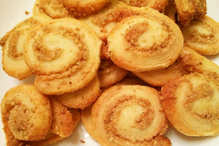 パイ生地で作るすりゴマと和三盆のクッキー レシピ 作り方 By はるののパパ クックパッド 簡単おいしいみんなのレシピが352万品