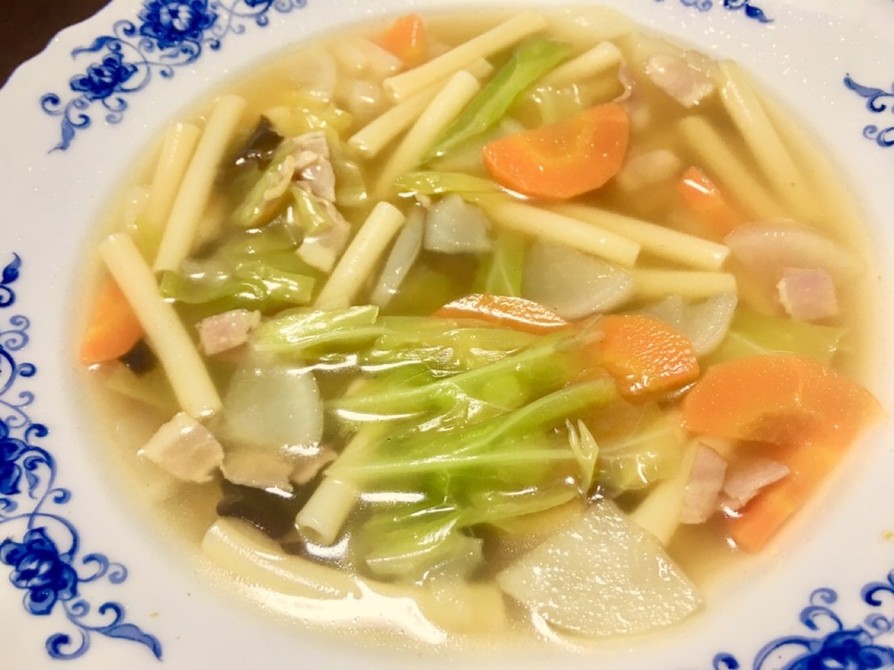 マカロニと野菜のコンソメスープの画像