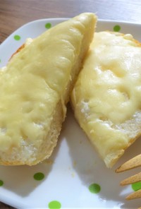 ヨーグルトとチーズのトースト