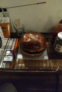 ６号ケーキ型で巨大ハンバーガー！