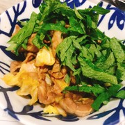 焼肉のたれで簡単肉野菜炒め(大葉のせ)の写真