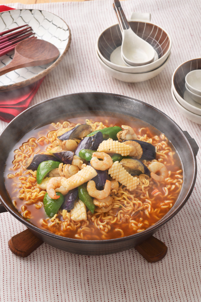 シーフードミックス辛ラーメン鍋 by 辛ラーメン 【クックパッド】 簡単おいしいみんなのレシピが355万品
