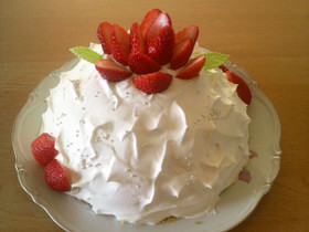 いちごのドームケーキ