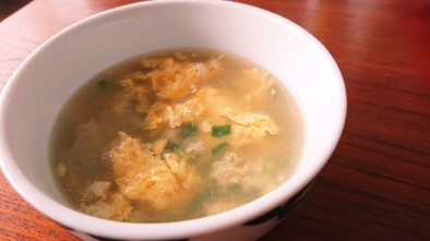 餃子のタネと卵でふわふわ中華スープの写真