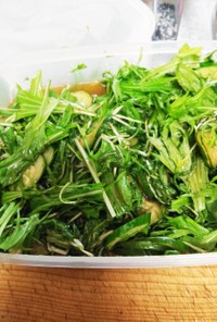 水菜とキュウリのサラダ