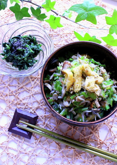 小松菜とジャコとキノコの炒め煮の写真