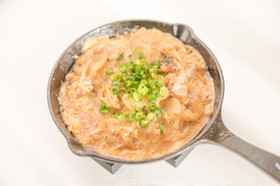 鯖の味噌煮缶の玉子とじ