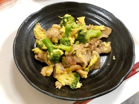 ご飯もすすむ♡豚バラえびブロッコリー炒め