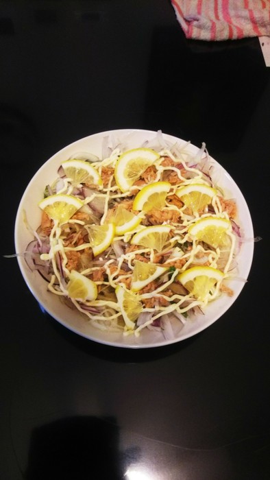 レモンと新玉ねぎのさっぱりツナ大葉サラダの写真
