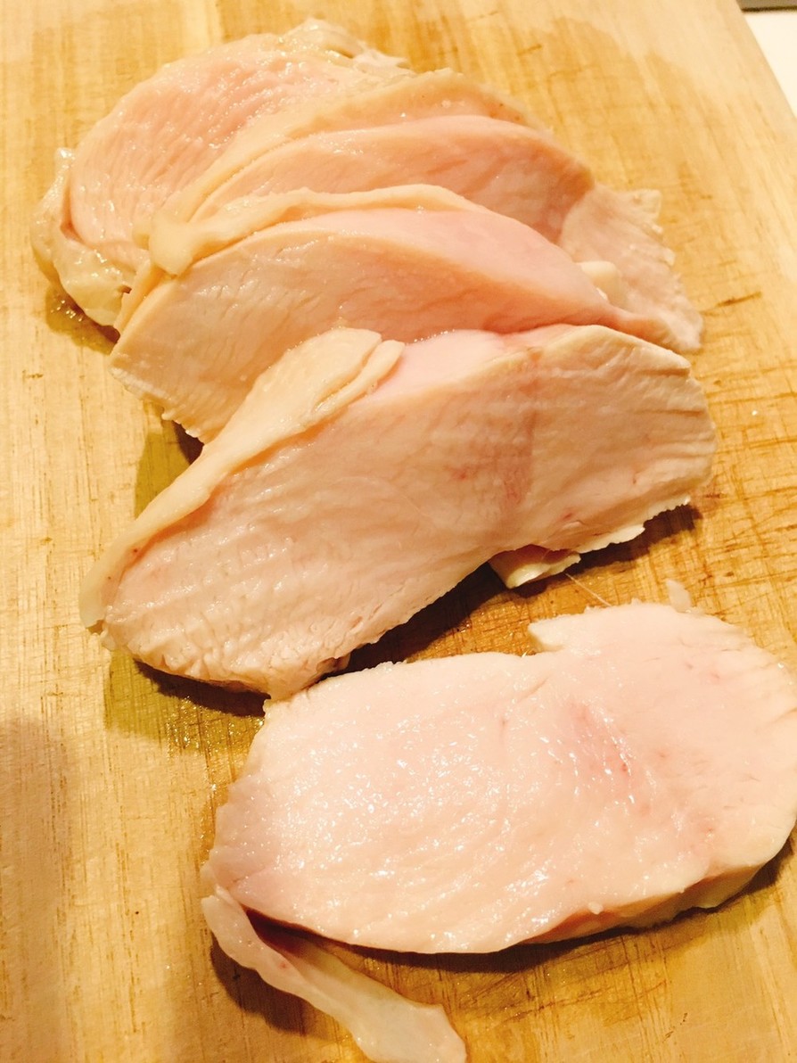 鶏むね肉の茹で方しっとり放置で簡単レシピの画像