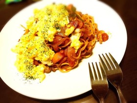 簡単 ナポリタン 炒り卵のせ