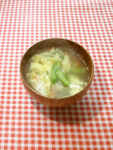 アスパラと卵の春色中華風スープの写真