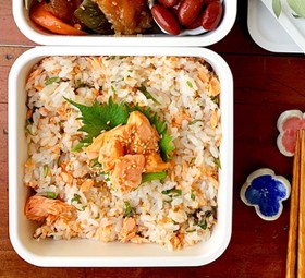 簡単美味しい♪鮭の塩焼きと大葉の混ぜご飯