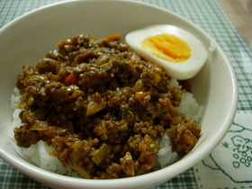 ドライカレーどんぶり
